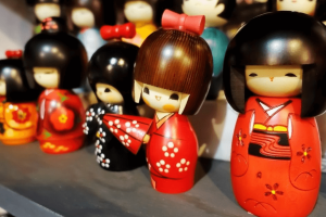 Đi Nhật Bản nên mua gì? Mách bạn những món quà lưu niệm Nhật Bản ý nghĩa và độc đáo