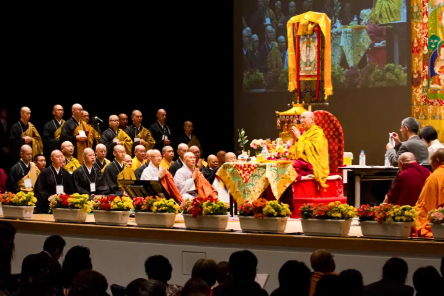 Các thực hành chánh niệm dễ áp dụng từ hai truyền thống