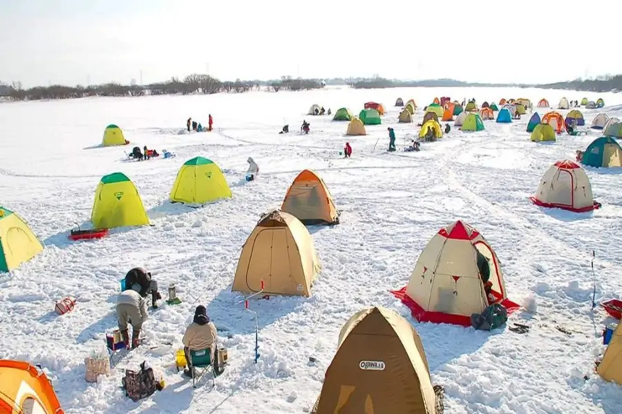 Câu cá trên hồ băng Hokkaido Nhật Bản Du lịch Nhật Bản - Câu cá trên hồ băng Hokkaido