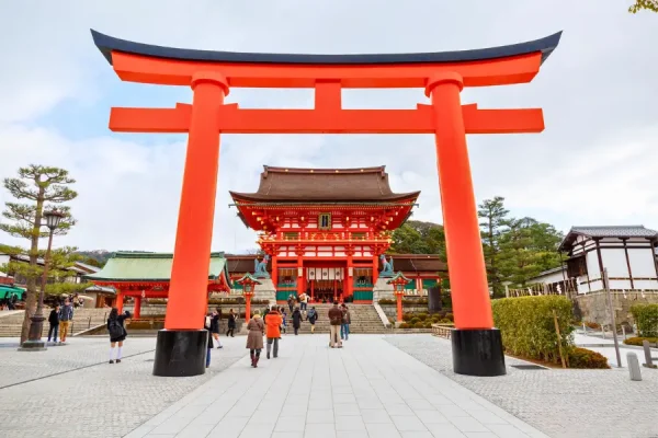Fushimi Inari – Ngôi Đền “Ngàn Cổng Torii Đỏ” Linh Thiêng Bậc Nhất Kyoto