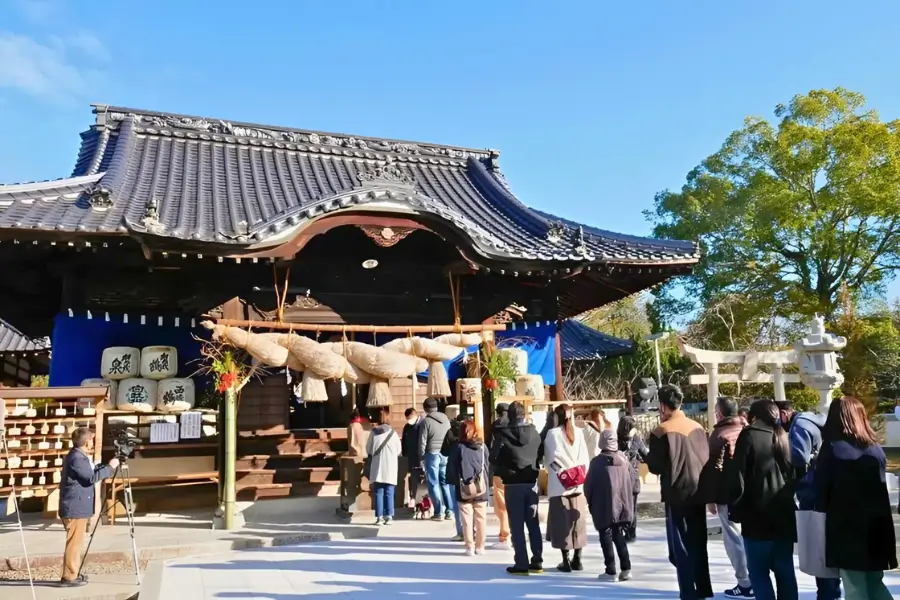 Hoạt động cầu may tại đền Meiji