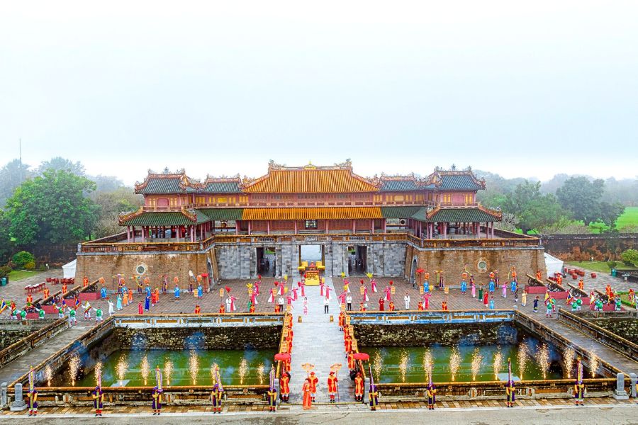 Khám Phá Huế Từ Cảng Chân Mây