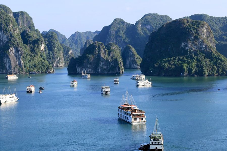 Khám Phá Vịnh Hạ Long Trong Hành Trình Du Thuyền Đến Châu Á