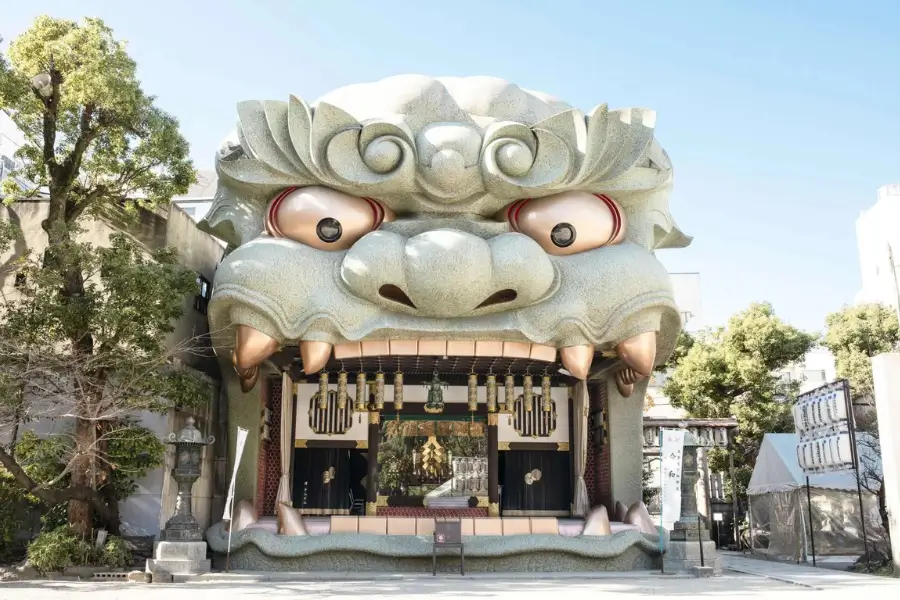 Namba Yasaka Shrine - Ngôi Đền Sư Tử Khổng Lồ Giữa Lòng Osaka