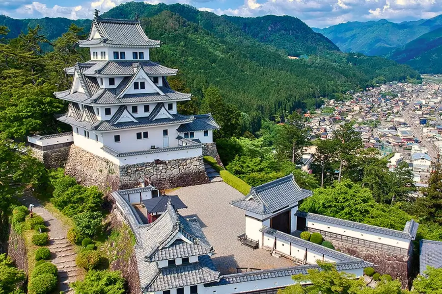 Tour du lịch Nhật Bản - Lâu đài Gujo Hachiman Tour du lịch Nhật Bản - Lâu đài Gujo Hachiman