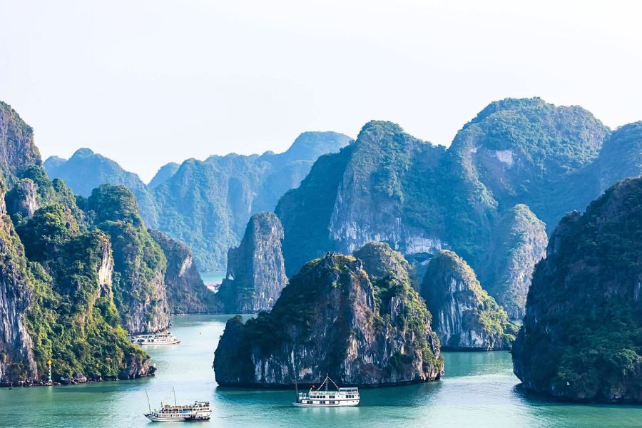 Vịnh Hạ Long, Việt Nam - Kỳ Quan Thiên Nhiên Nhìn Từ Boong Tàu