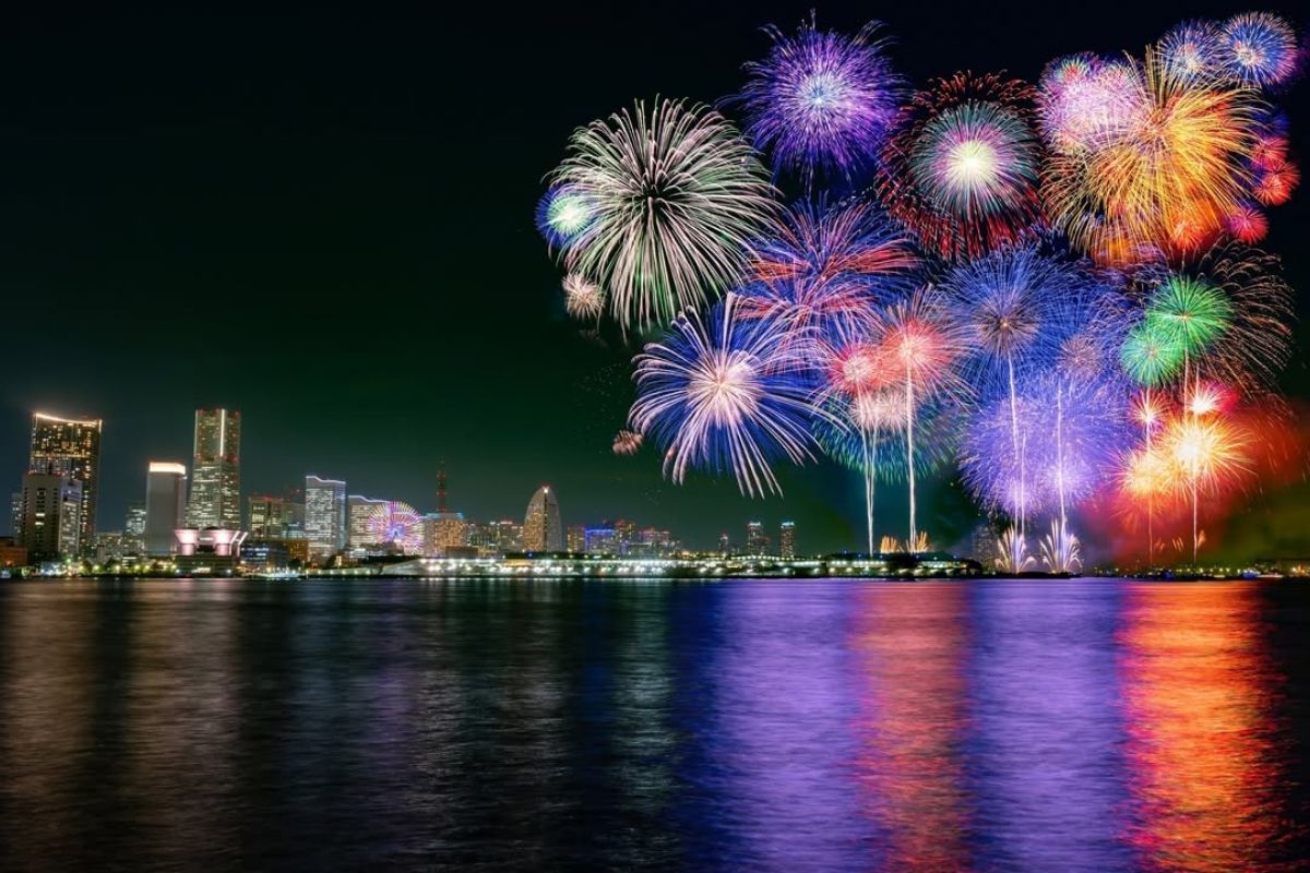 le-hoi-phao-hoa-yokohama-nhat-ban